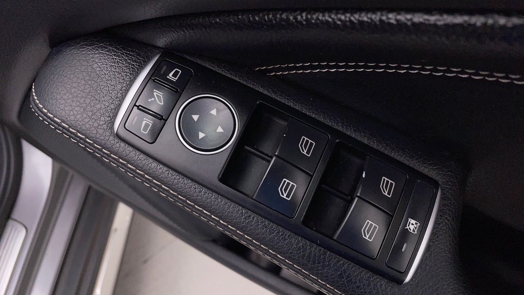 2016 Mercedes-benz GLA 180, Automatic, 105222 km, Drivers Side Door Panel Controls