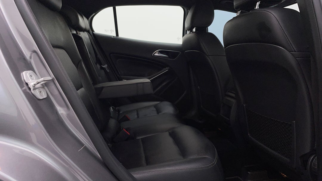2016 Mercedes-benz GLA 180, Automatic, 105222 km, Right Side Rear Door Cabin View