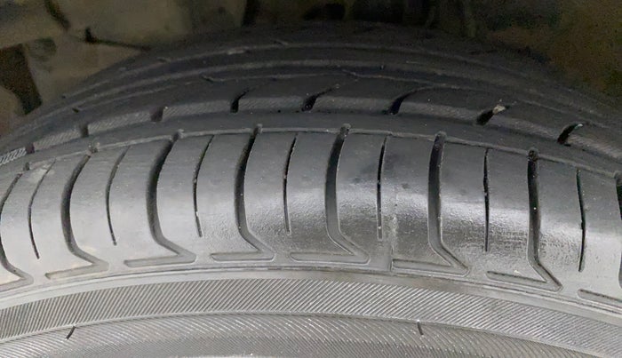 2017 Honda Jazz 1.2L I-VTEC V, Petrol, Manual, 1,01,402 km, Left Front Tyre Tread