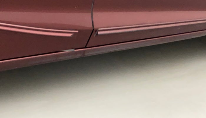 2017 Honda Jazz 1.2L I-VTEC V, Petrol, Manual, 1,01,402 km, Right running board - Paint is slightly faded