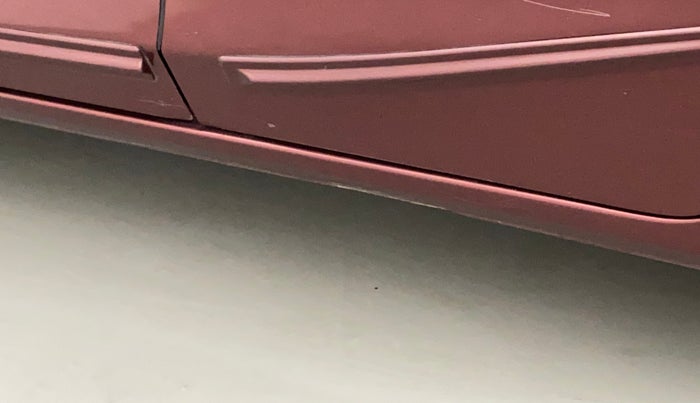 2017 Honda Jazz 1.2L I-VTEC V, Petrol, Manual, 1,01,402 km, Left running board - Paint is slightly faded