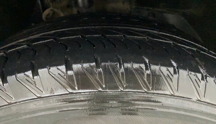 2019 Mahindra XUV500 W11 AT, Diesel, Automatic, 27,869 km, Right Front Tyre Tread