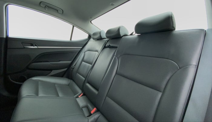 2017 Hyundai New Elantra 2.0 SX (O) AT, Petrol, Automatic, 83,832 km, Right Side Rear Door Cabin