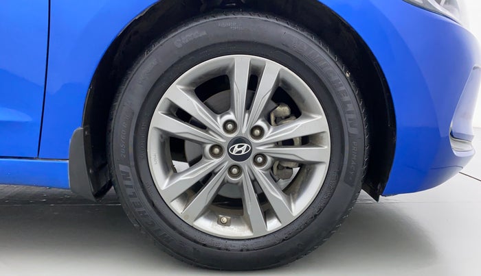 2017 Hyundai New Elantra 2.0 SX (O) AT, Petrol, Automatic, 83,832 km, Right Front Wheel