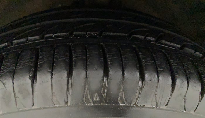 2011 Hyundai i20 SPORTZ 1.2, Petrol, Manual, 29,838 km, Left Front Tyre Tread