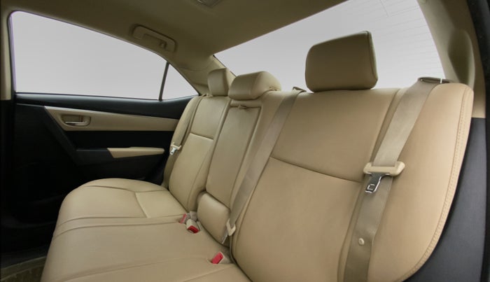 2016 Toyota Corolla Altis G, Petrol, Manual, 78,087 km, Right Side Rear Door Cabin