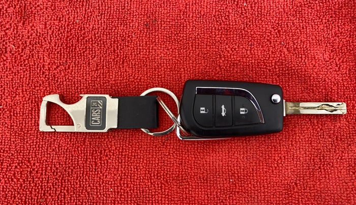 2016 Toyota Corolla Altis G, Petrol, Manual, 78,087 km, Key Close Up