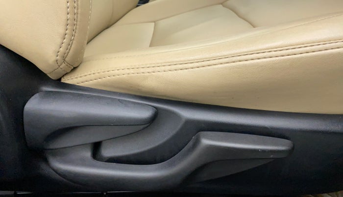 2016 Toyota Corolla Altis G, Petrol, Manual, 78,087 km, Driver Side Adjustment Panel