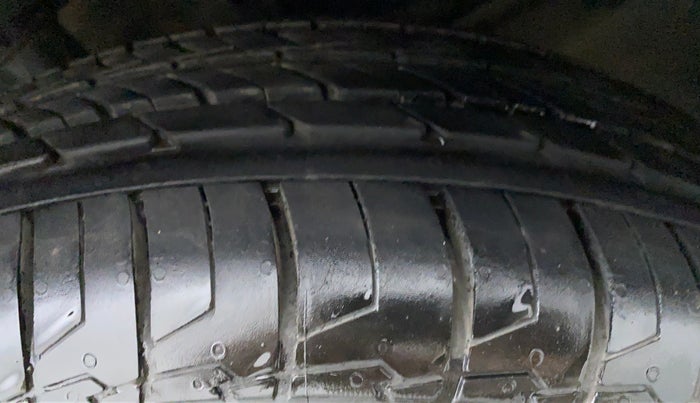 2016 Toyota Corolla Altis G, Petrol, Manual, 78,087 km, Left Front Tyre Tread