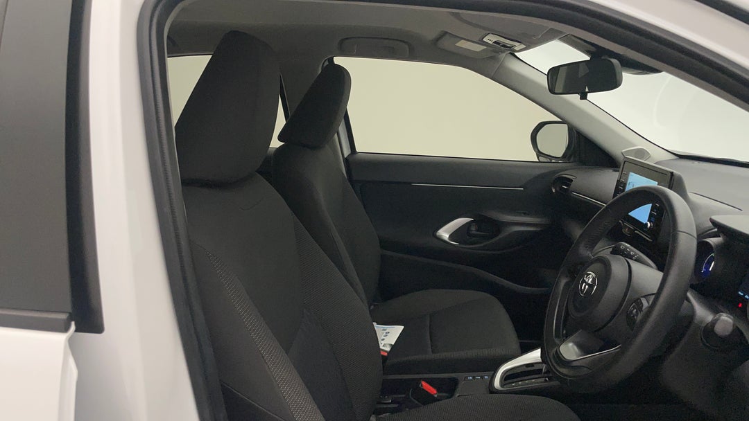 2023 Toyota Yaris Cross Gx Hybrid, Automatic, 19029 km, Right Side Front Door Cabin View