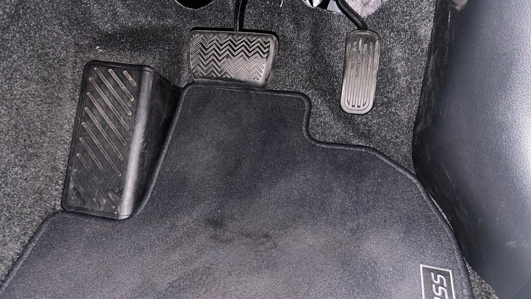 2023 Toyota Yaris Cross Gx Hybrid, Automatic, 19029 km, Pedals and Footmat