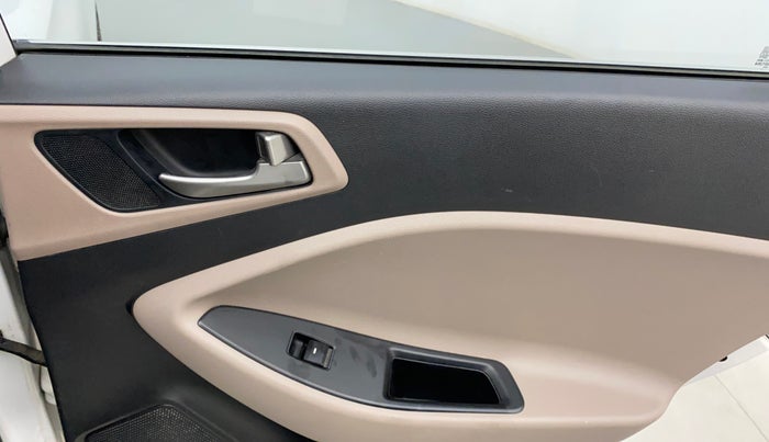 2016 Hyundai Elite i20 ASTA 1.2 (O), Petrol, Manual, 48,807 km, Right rear window switch / handle - Minor damage