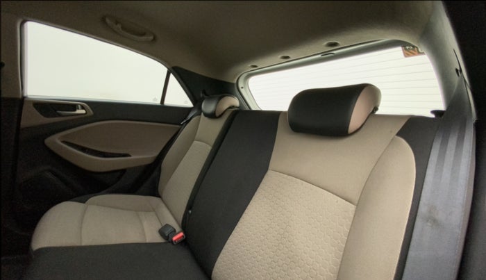 2016 Hyundai Elite i20 ASTA 1.2 (O), Petrol, Manual, 48,807 km, Right Side Rear Door Cabin