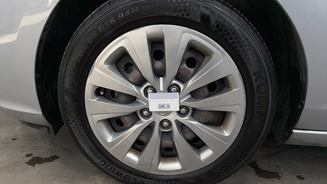 2019 Hyundai i30 Go, Automatic, 140700 km, Wheels Hubcap Front LHS Gutter Rash