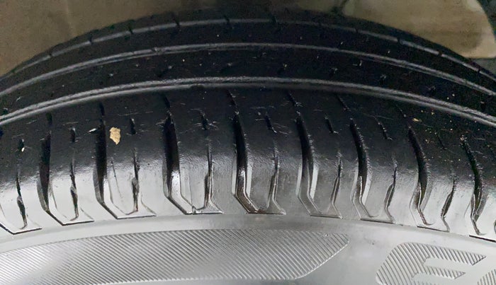 2018 Maruti Dzire VXI, Petrol, Manual, 13,083 km, Right Front Tyre Tread