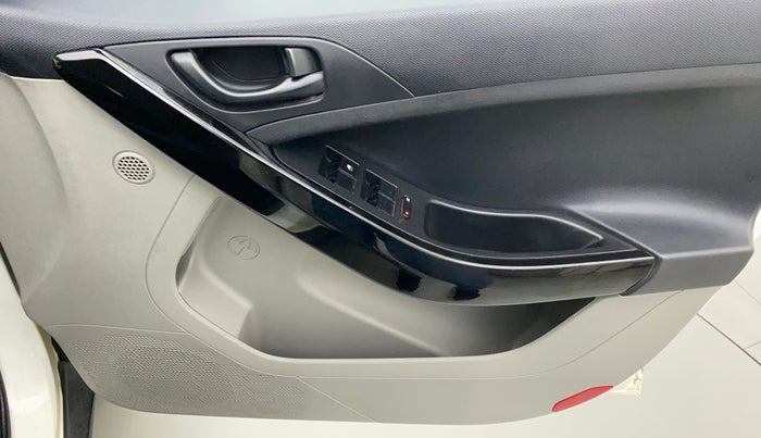 2019 Tata NEXON XMA DIESEL, Diesel, Automatic, 61,857 km, Driver Side Door Panels Control