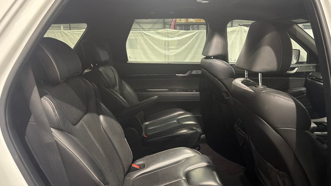 2023 Hyundai Palisade Highlander (7 Seat), Automatic, 31804 km, Right Side Rear Door Cabin View