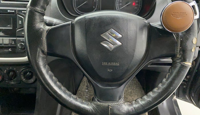 2018 Maruti Vitara Brezza LDI, Diesel, Manual, 89,047 km, Steering wheel - Steering cover is minor torn
