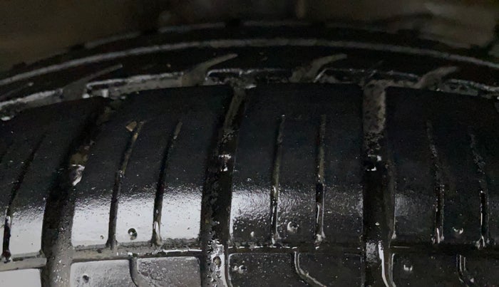 2017 Maruti Swift VDI, Diesel, Manual, 81,400 km, Right Front Tyre Tread