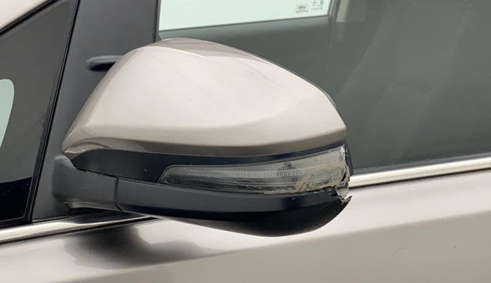 2018 Toyota Innova Crysta 2.4 VX 7 STR, Diesel, Manual, 1,00,065 km, Left rear-view mirror - Indicator light has minor damage