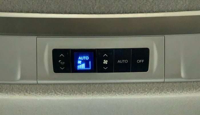 2018 Toyota Innova Crysta 2.4 VX 7 STR, Diesel, Manual, 1,00,065 km, Rear AC Temperature Control