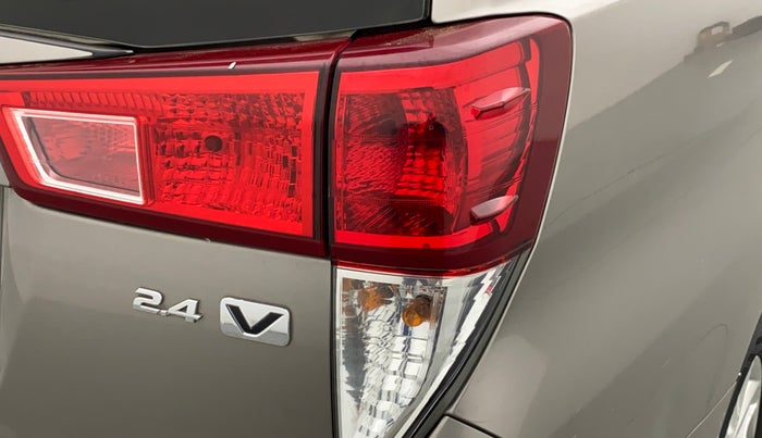 2018 Toyota Innova Crysta 2.4 VX 7 STR, Diesel, Manual, 1,00,065 km, Right tail light - Reverse gear light not functional