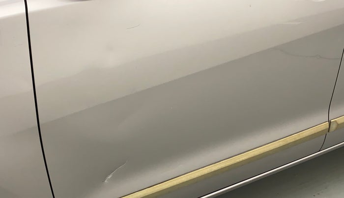2018 Toyota Innova Crysta 2.4 VX 7 STR, Diesel, Manual, 1,00,065 km, Front passenger door - Slightly dented