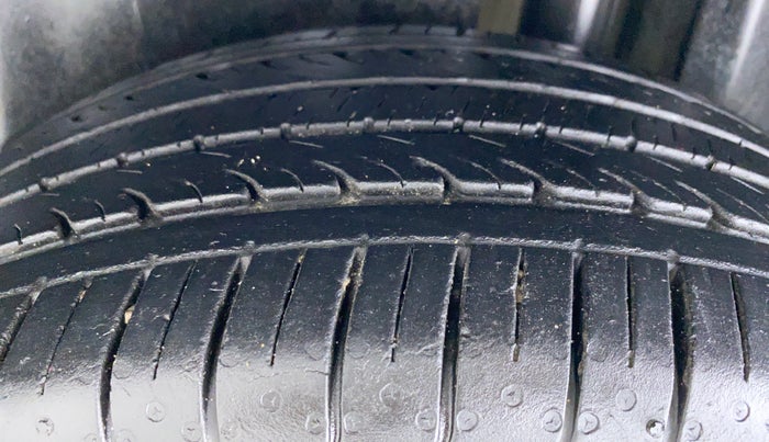 2019 Maruti Ciaz ALPHA 1.3 DDIS SHVS, Diesel, Manual, 36,409 km, Left Rear Tyre Tread