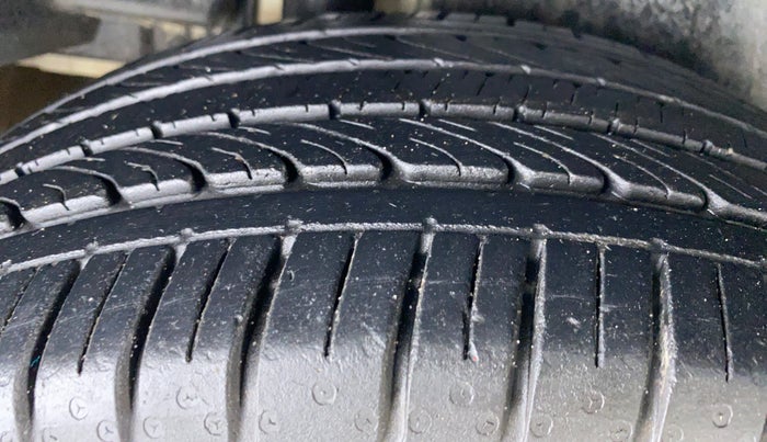2019 Maruti Ciaz ALPHA 1.3 DDIS SHVS, Diesel, Manual, 36,409 km, Right Rear Tyre Tread
