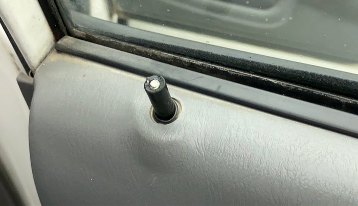 2011 Maruti Alto K10 VXI, Petrol, Manual, 93,510 km, Lock system - Door lock knob has minor damage