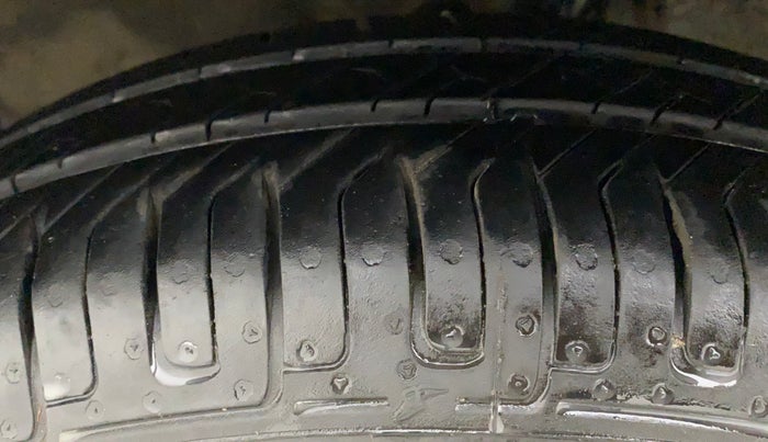 2014 Maruti Ritz VXI ELATE LIMITED EDITION, Petrol, Manual, 65,519 km, Left Front Tyre Tread