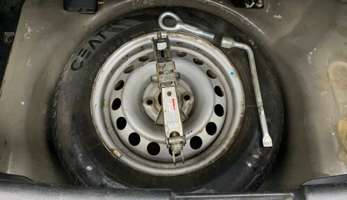2015 Maruti Swift LXI (O), Petrol, Manual, 67,253 km, Spare Tyre