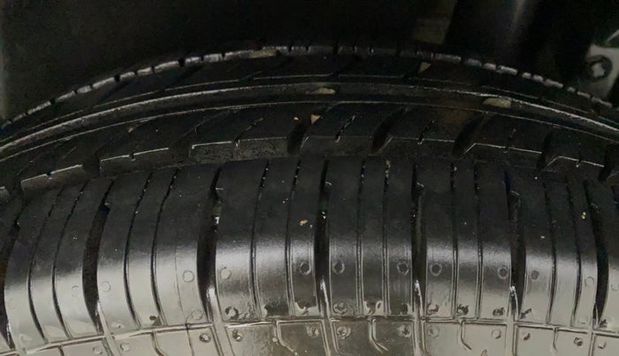 2015 Maruti Swift LXI (O), Petrol, Manual, 67,253 km, Left Rear Tyre Tread
