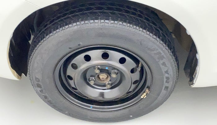 2014 Maruti Swift Dzire VXI, Petrol, Manual, 42,752 km, Left front tyre - Minor crack