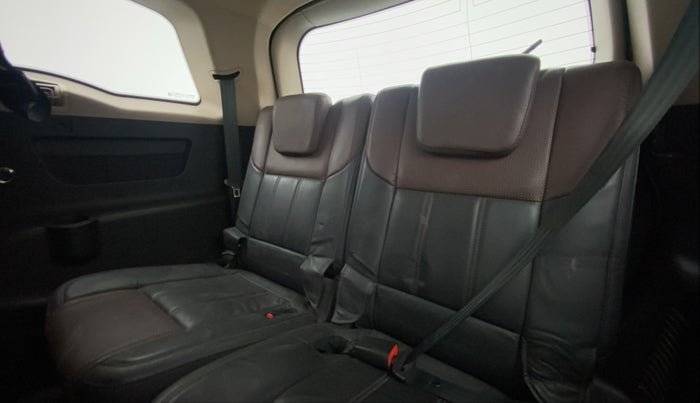 2015 Mahindra XUV500 W8 FWD, Diesel, Manual, 1,13,333 km, Third Seat Row ( optional )