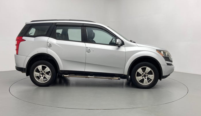 2015 Mahindra XUV500 W8 FWD, Diesel, Manual, 1,13,333 km, Right Side View