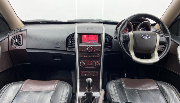2015 Mahindra XUV500 W8 FWD, Diesel, Manual, 1,13,333 km, Dashboard