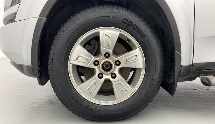 2015 Mahindra XUV500 W8 FWD, Diesel, Manual, 1,13,333 km, Left Front Wheel