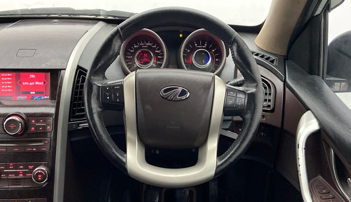2015 Mahindra XUV500 W8 FWD, Diesel, Manual, 1,13,333 km, Steering Wheel Close Up