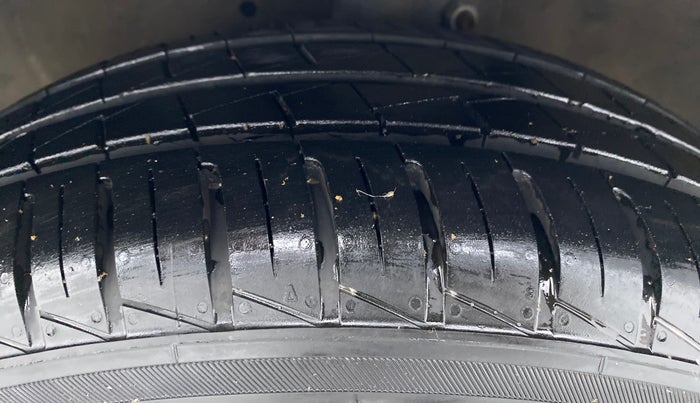 2014 Maruti Celerio VXI d, Petrol, Manual, 63,458 km, Left Front Tyre Tread