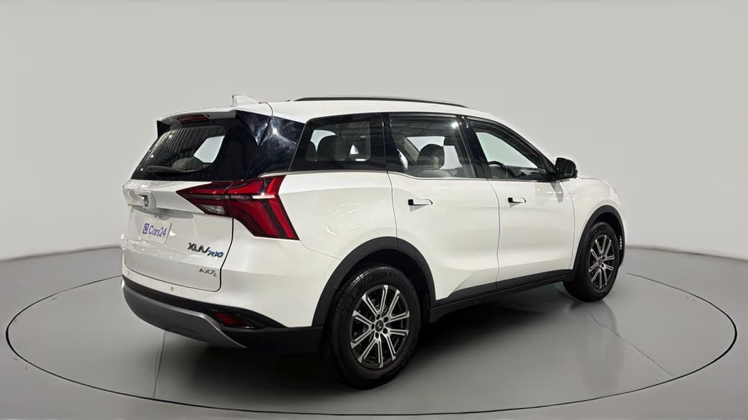 2023 Mahindra Xuv700 Ax7l, Automatic, 60809 km, Right Back Diagonal (45- Degree) View