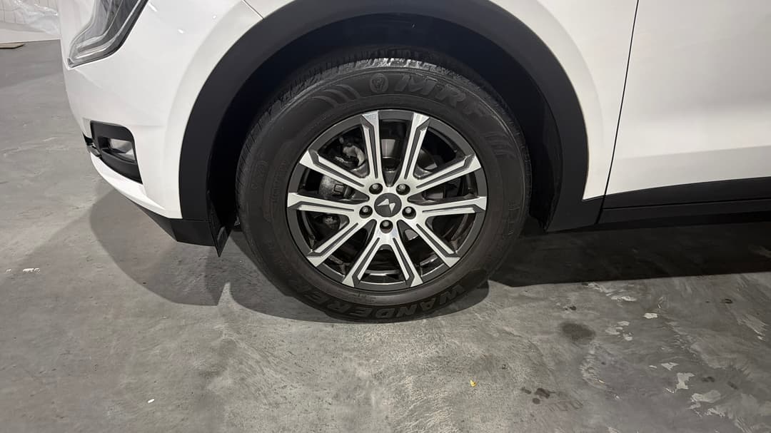 2023 Mahindra Xuv700 Ax7l, Automatic, 60809 km, Left Front Wheel