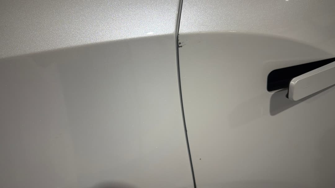 2023 Mahindra Xuv700 Ax7l, Automatic, 60809 km, Doors Rear RHS Scratch