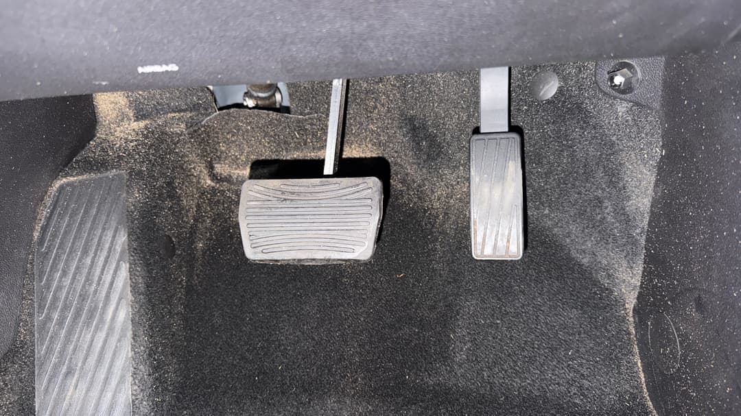 2023 Mahindra Xuv700 Ax7l, Automatic, 60809 km, Pedals and Footmat