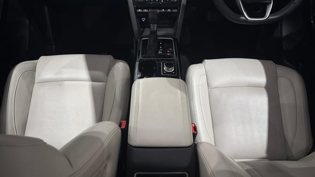 2023 Mahindra Xuv700 Ax7l, Automatic, 60809 km, Center Console