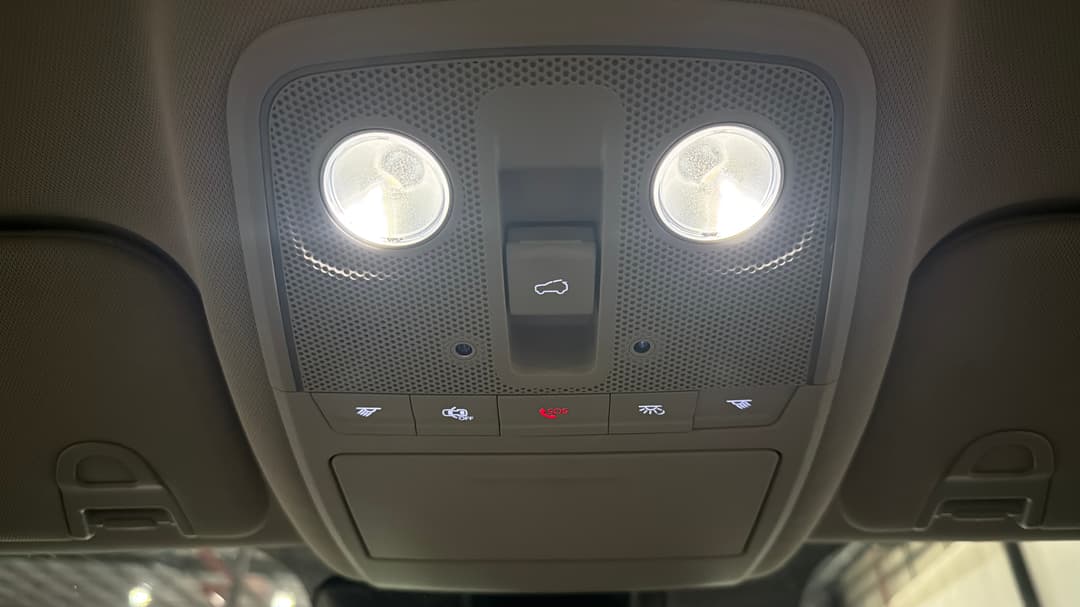 2023 Mahindra Xuv700 Ax7l, Automatic, 60809 km, On-Roof Controls/Sunglass holder