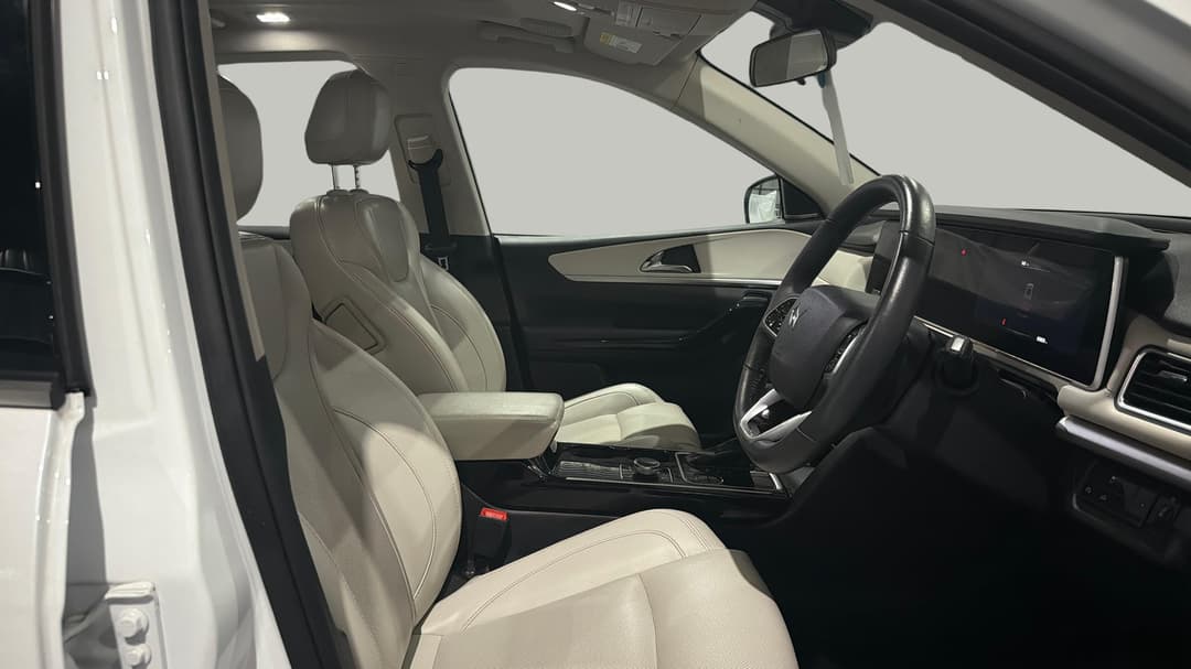 2023 Mahindra Xuv700 Ax7l, Automatic, 60809 km, Right Side Front Door Cabin View