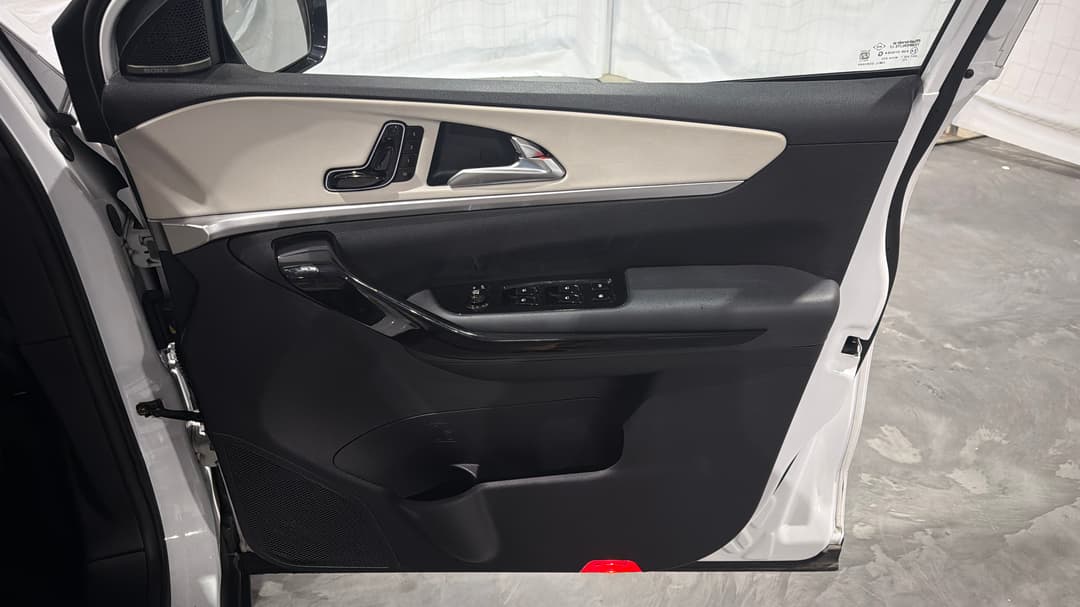2023 Mahindra Xuv700 Ax7l, Automatic, 60809 km, Speaker View