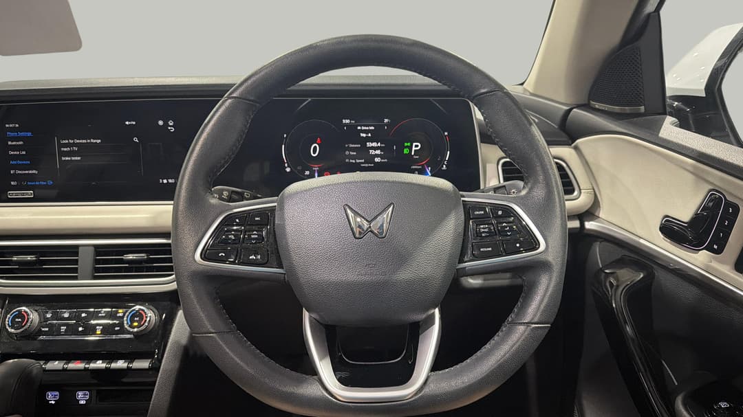 2023 Mahindra Xuv700 Ax7l, Automatic, 60809 km, Steering Wheel Close-up