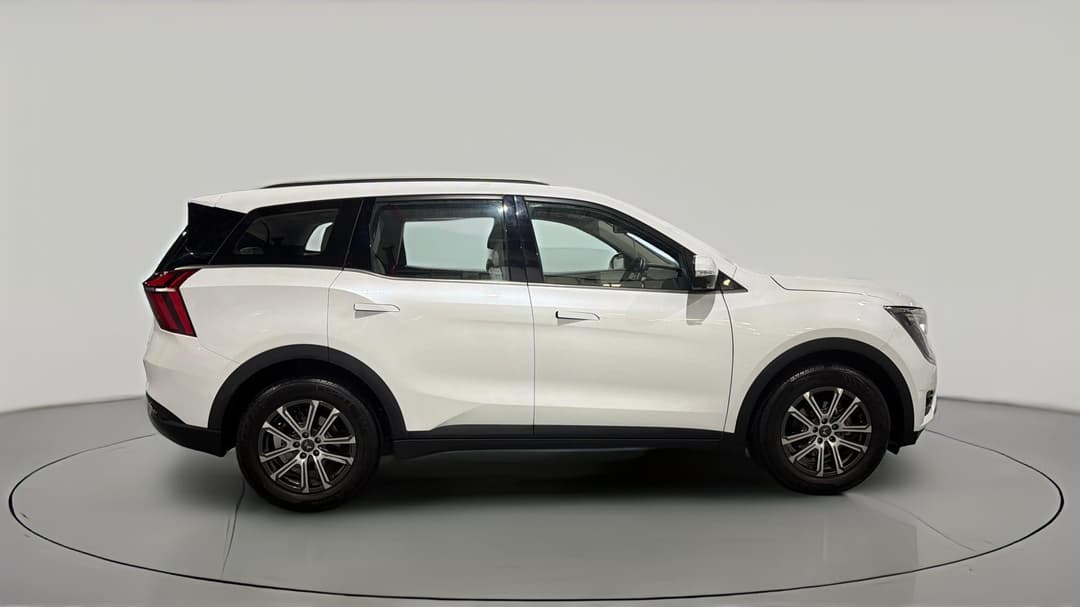 2023 Mahindra Xuv700 Ax7l, Automatic, 60809 km, Right Side View